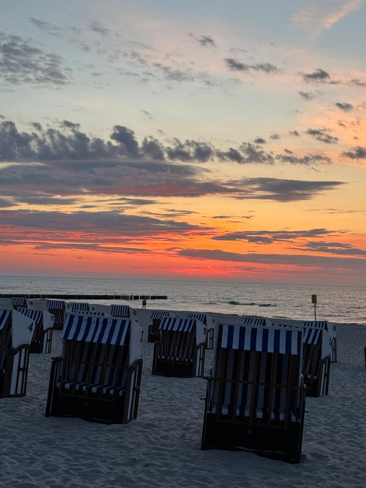 4Summer Kolobrzeg Apartamenty White Blue Sauna & Fitness & Parking 100 Metrow Do Pieknej Szerokiej Piaszczystej Plazy, Wspanialy Widok Z Duzego Tarasu! 100 Meter Zu Einem Schoenen Breiten Sandstrand, Herrliche Aussicht Von Einer Grossen Terrasse! Eksteriør bilde