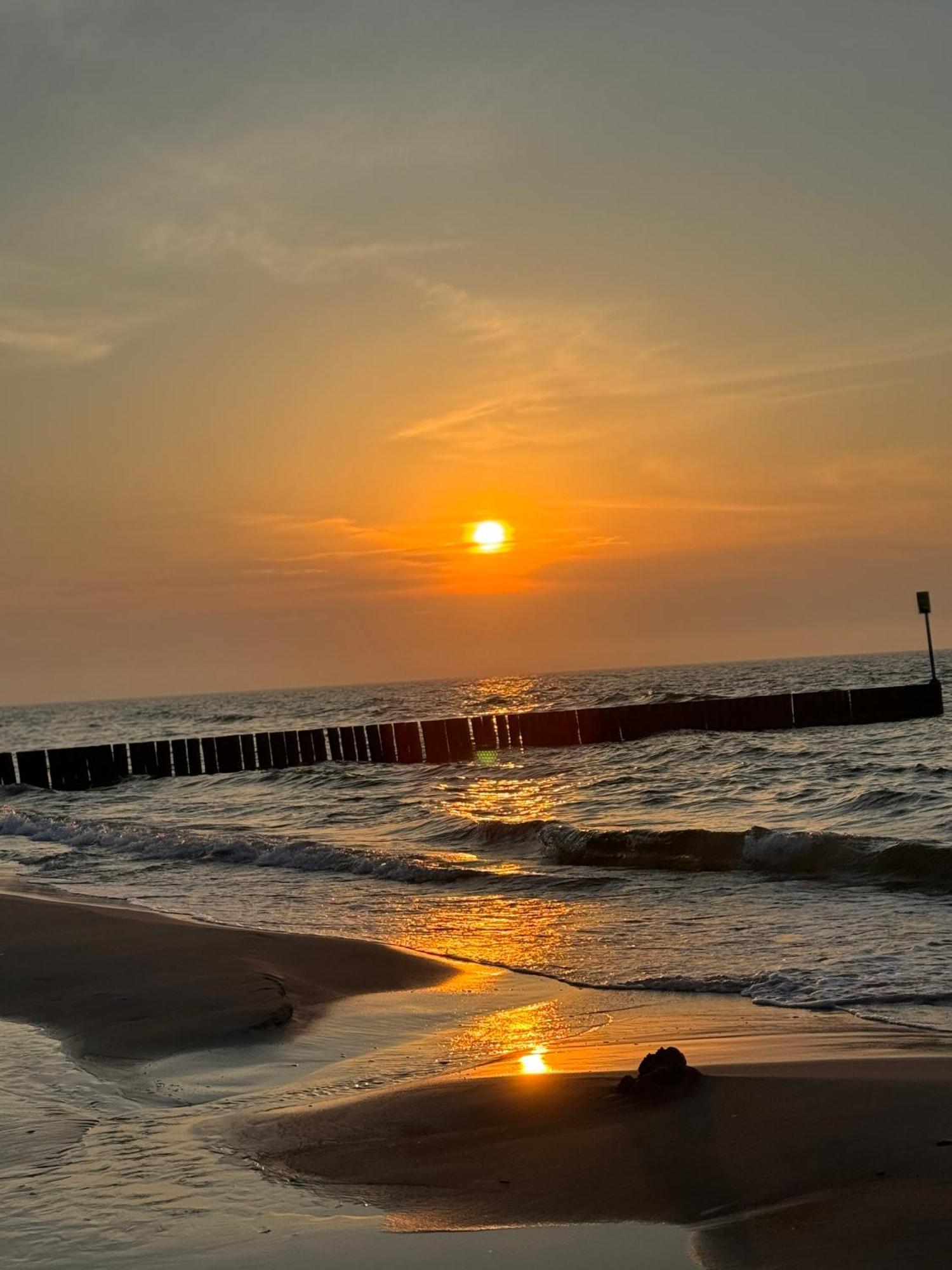 4Summer Kolobrzeg Apartamenty White Blue Sauna & Fitness & Parking 100 Metrow Do Pieknej Szerokiej Piaszczystej Plazy, Wspanialy Widok Z Duzego Tarasu! 100 Meter Zu Einem Schoenen Breiten Sandstrand, Herrliche Aussicht Von Einer Grossen Terrasse! Eksteriør bilde