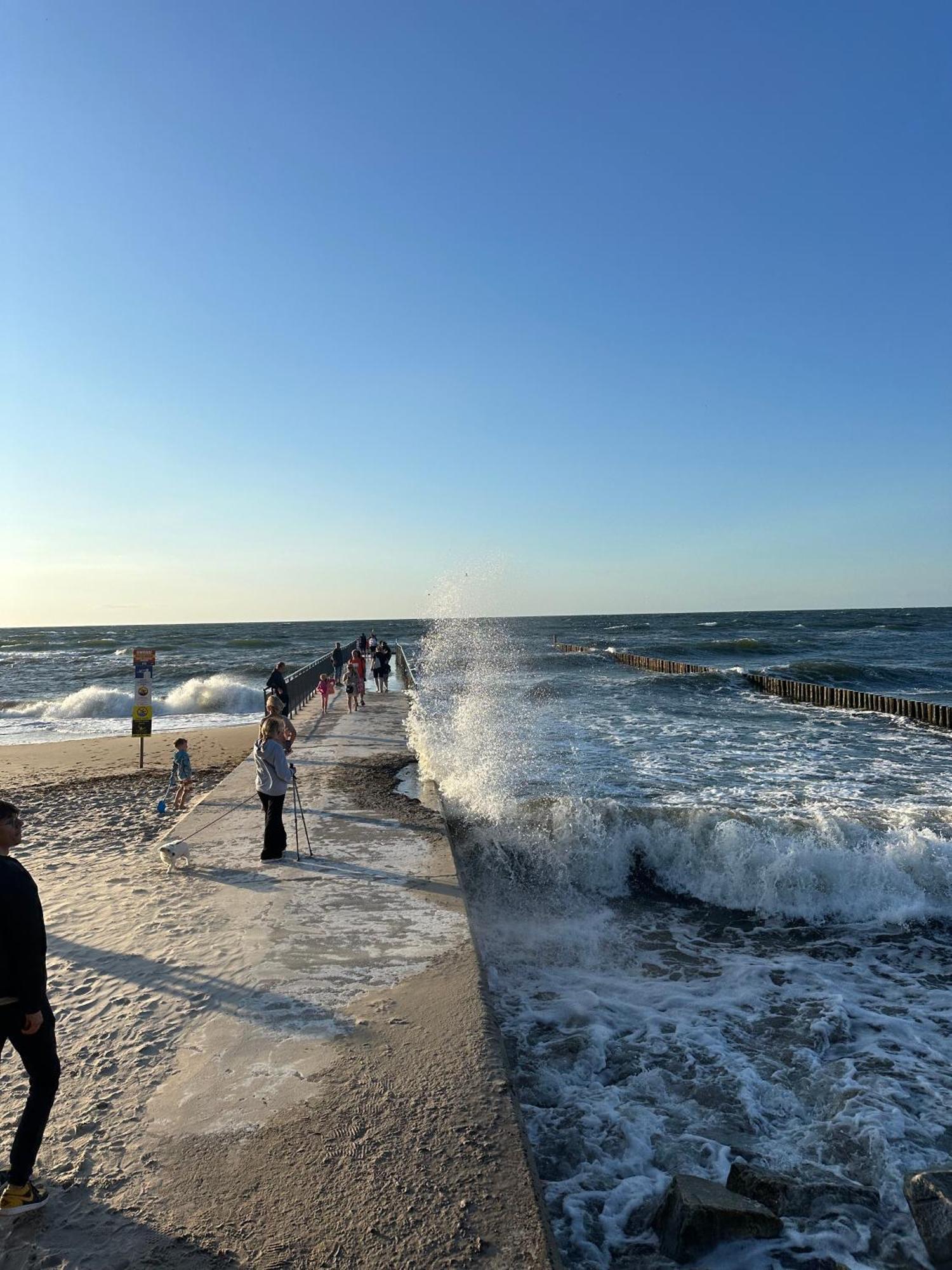 4Summer Kolobrzeg Apartamenty White Blue Sauna & Fitness & Parking 100 Metrow Do Pieknej Szerokiej Piaszczystej Plazy, Wspanialy Widok Z Duzego Tarasu! 100 Meter Zu Einem Schoenen Breiten Sandstrand, Herrliche Aussicht Von Einer Grossen Terrasse! Eksteriør bilde