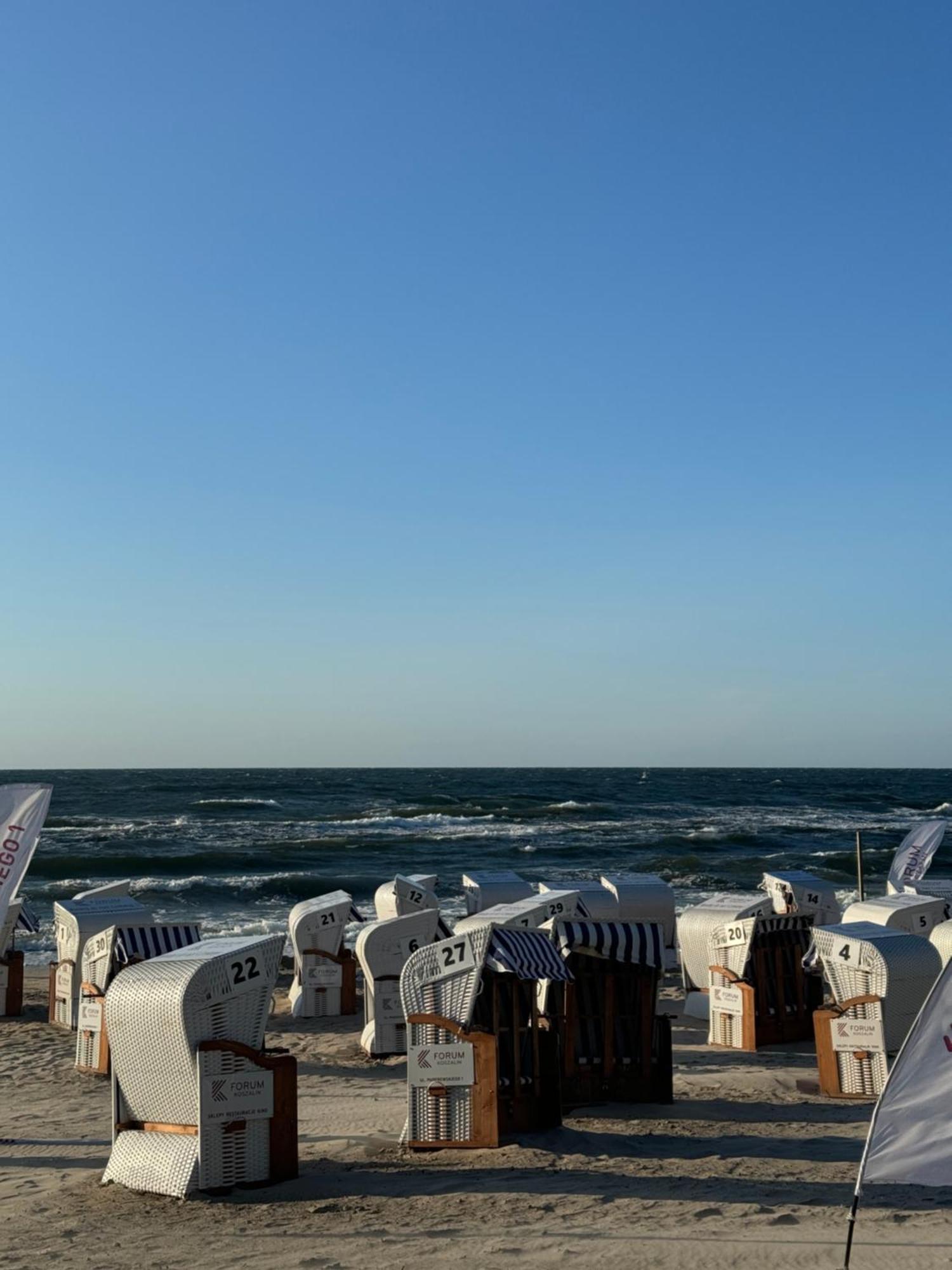 4Summer Kolobrzeg Apartamenty White Blue Sauna & Fitness & Parking 100 Metrow Do Pieknej Szerokiej Piaszczystej Plazy, Wspanialy Widok Z Duzego Tarasu! 100 Meter Zu Einem Schoenen Breiten Sandstrand, Herrliche Aussicht Von Einer Grossen Terrasse! Eksteriør bilde